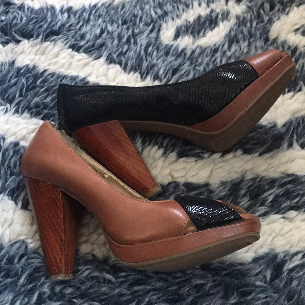 Kenneth Cole two-tone peep-toe